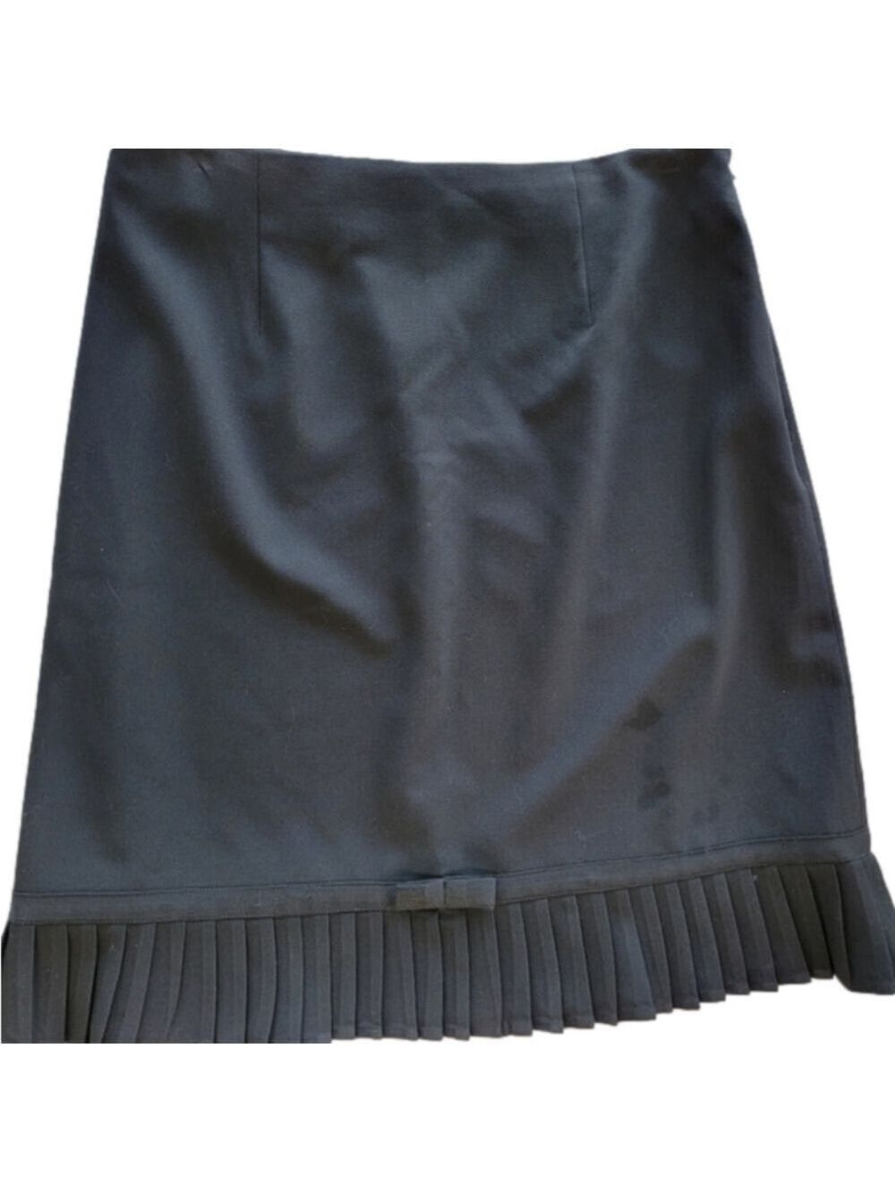 Larry Levine Black Skirt with Pleated Hemline Size 8 EUC